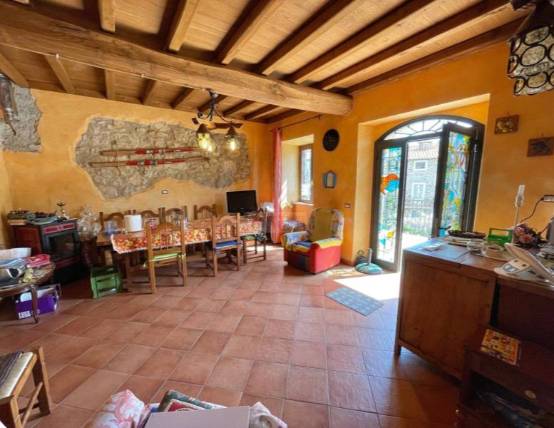 casa indipendente in vendita a Tolfa