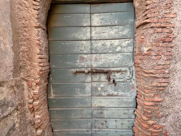 locale commerciale in vendita a Tolfa