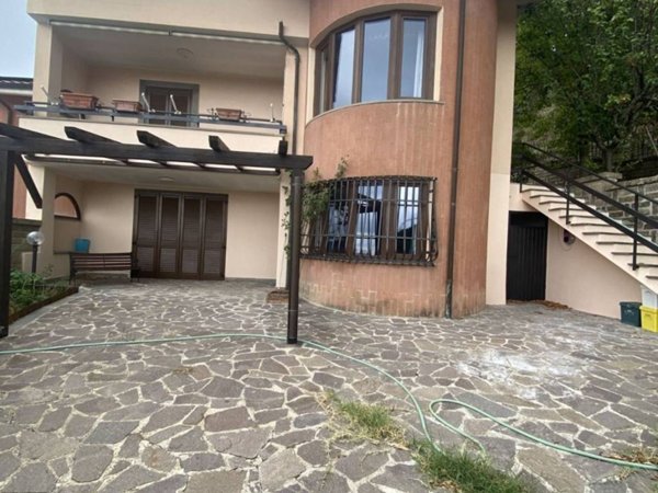 casa indipendente in vendita a Tolfa