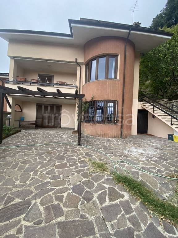 casa indipendente in vendita a Tolfa