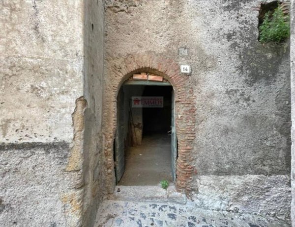 locale commerciale in vendita a Tolfa