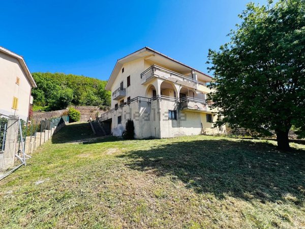 casa indipendente in vendita a Tolfa
