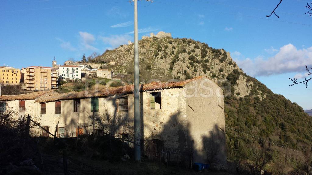 locale commerciale in vendita a Tolfa