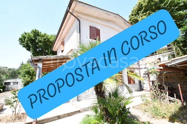 casa indipendente in vendita a Tolfa