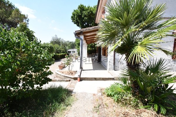casa indipendente in vendita a Tolfa