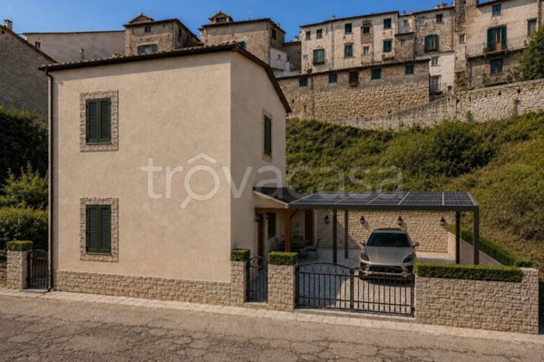 casa indipendente in vendita a Tolfa