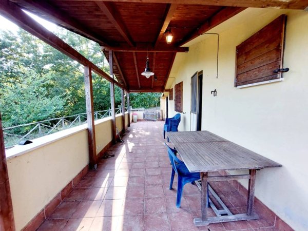 casa indipendente in vendita a Tolfa in zona Rota