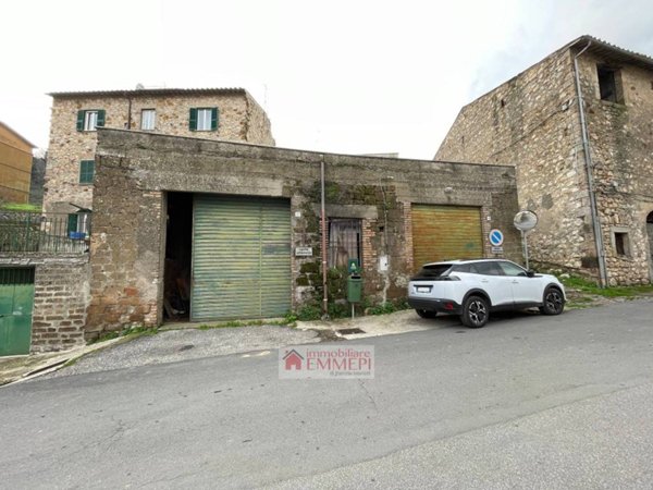 locale di sgombero in vendita a Tolfa