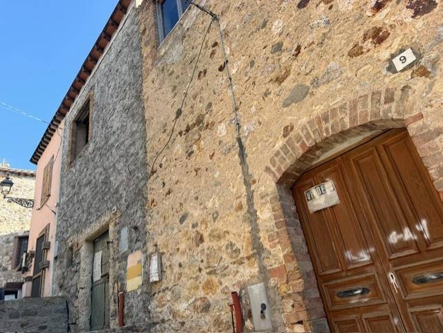 locale commerciale in vendita a Tolfa