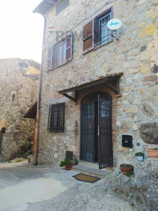 appartamento in vendita a Tolfa in zona Rota
