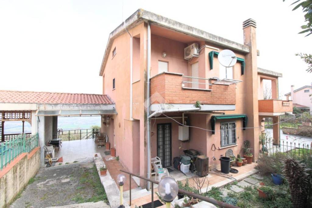 casa indipendente in vendita a Torrita Tiberina