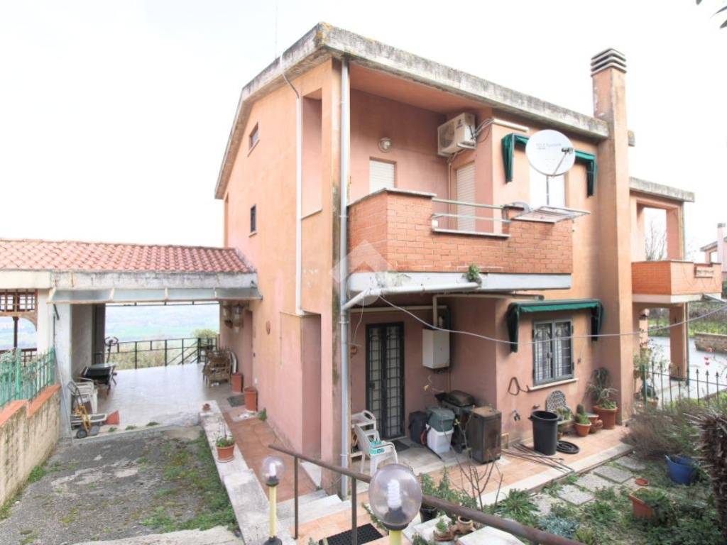 casa indipendente in vendita a Torrita Tiberina