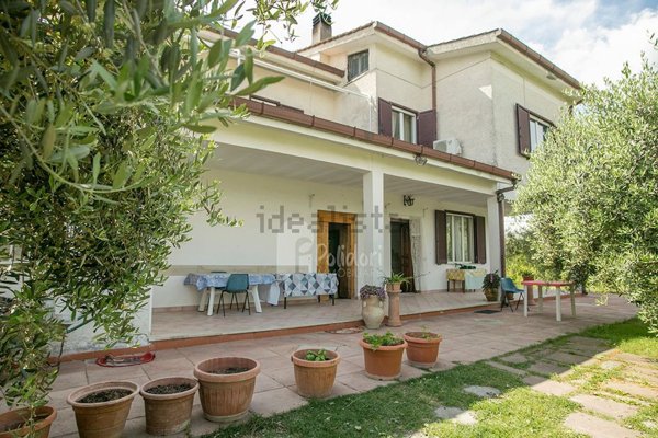 casa indipendente in vendita a Torrita Tiberina