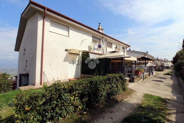 casa indipendente in vendita a Torrita Tiberina