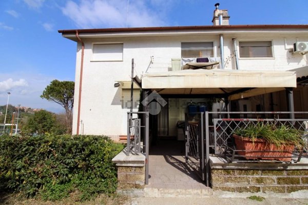 casa indipendente in vendita a Torrita Tiberina