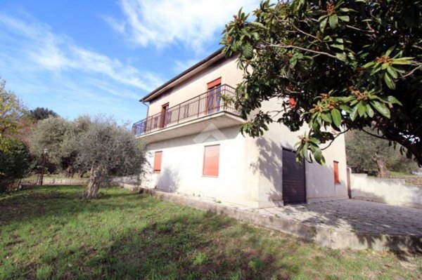 casa indipendente in vendita a Torrita Tiberina