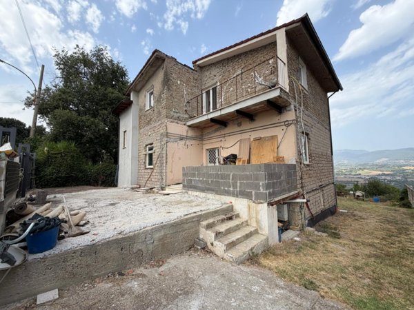 casa indipendente in vendita a Torrita Tiberina