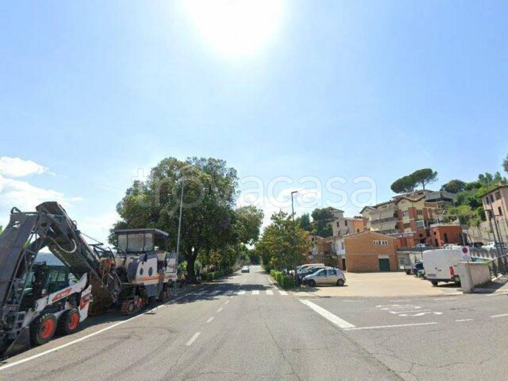 locale commerciale in vendita a Torrita Tiberina