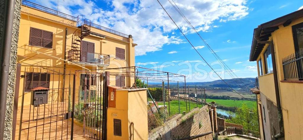 casa indipendente in vendita a Torrita Tiberina
