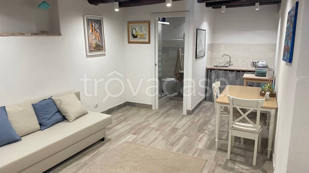 locale commerciale in vendita a Trevignano Romano
