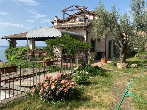 casa indipendente in vendita a Trevignano Romano