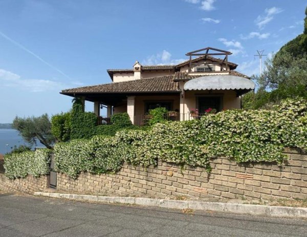 casa indipendente in vendita a Trevignano Romano