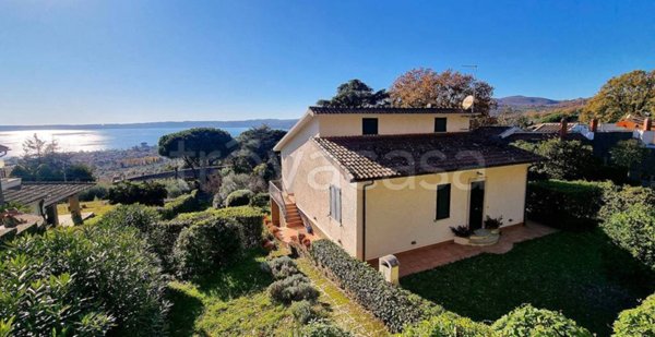 casa indipendente in vendita a Trevignano Romano
