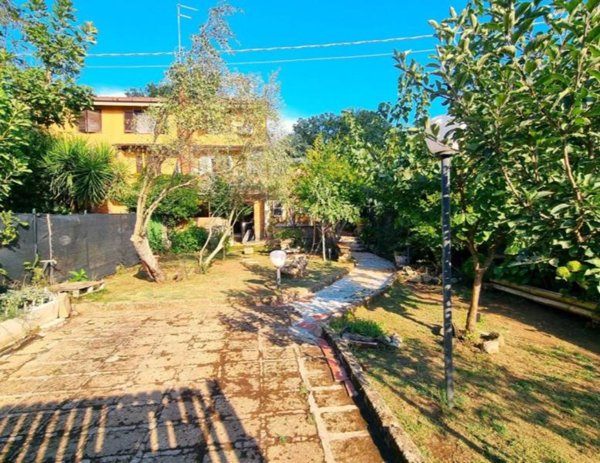 casa indipendente in vendita a Trevignano Romano