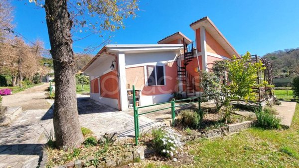 casa indipendente in vendita a Trevignano Romano