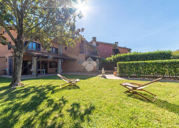 casa indipendente in vendita a Trevignano Romano