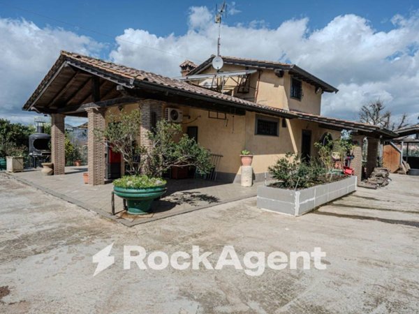 casa indipendente in vendita a Trevignano Romano
