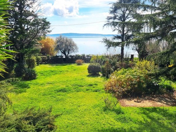 casa indipendente in vendita a Trevignano Romano