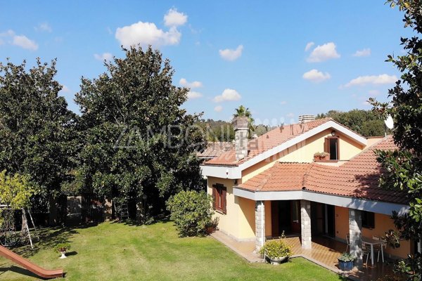 casa indipendente in vendita a Trevignano Romano