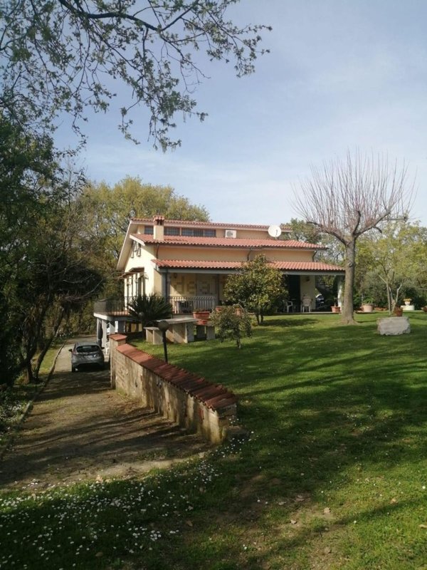 casa indipendente in vendita a Trevignano Romano