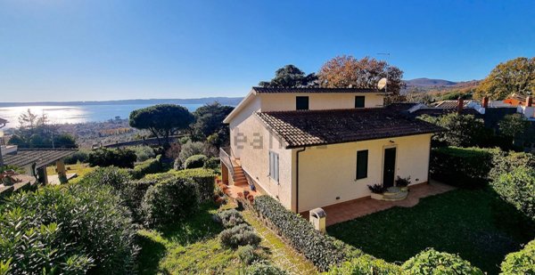 casa indipendente in vendita a Trevignano Romano