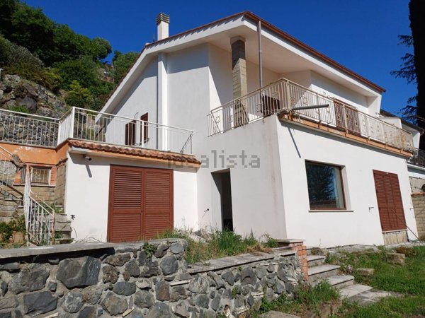 casa indipendente in vendita a Trevignano Romano