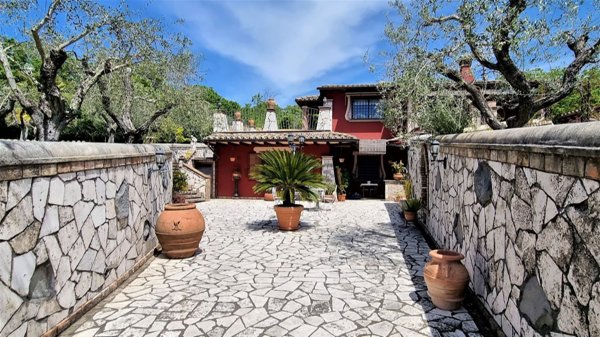 casa indipendente in vendita a Trevignano Romano
