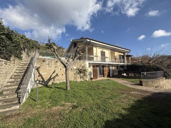 casa indipendente in vendita a Trevignano Romano