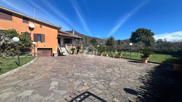 casa indipendente in vendita a Trevignano Romano
