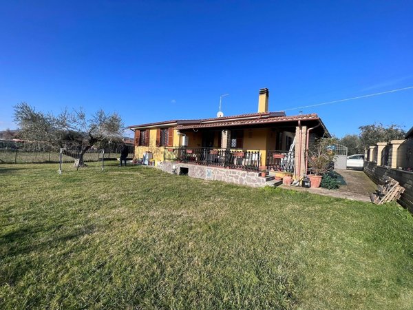 casa indipendente in vendita a Trevignano Romano