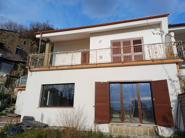 casa indipendente in vendita a Trevignano Romano
