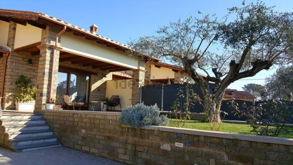 casa indipendente in vendita a Trevignano Romano