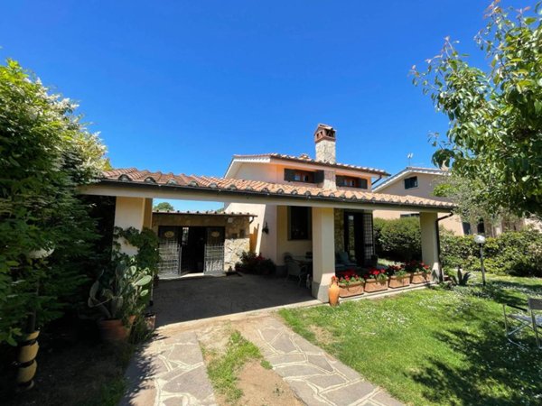 casa indipendente in vendita a Trevignano Romano