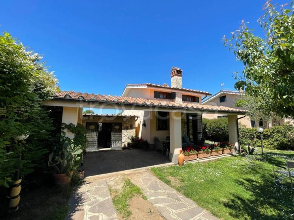 casa indipendente in vendita a Trevignano Romano