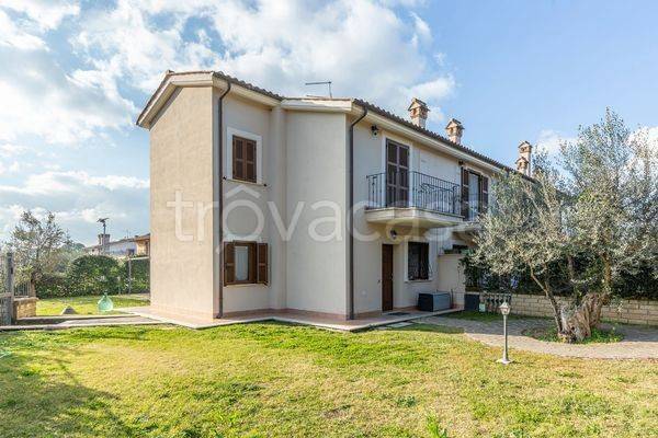 casa indipendente in vendita a Trevignano Romano