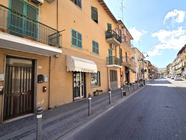 negozio in vendita a Trevignano Romano