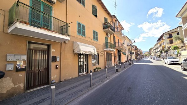 locale commerciale in vendita a Trevignano Romano
