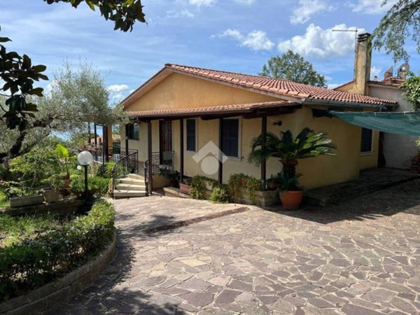 casa indipendente in vendita a Trevignano Romano