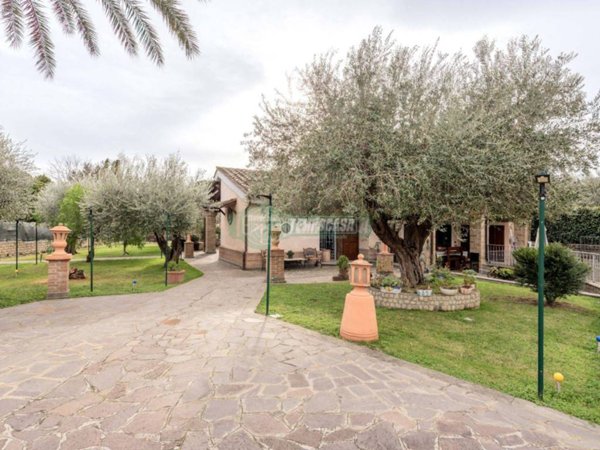 casa indipendente in vendita a Trevignano Romano