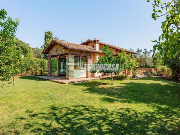 casa indipendente in vendita a Trevignano Romano